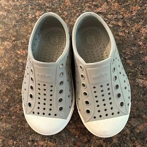 Native Jefferson sneaker lightly worn C7. Gray